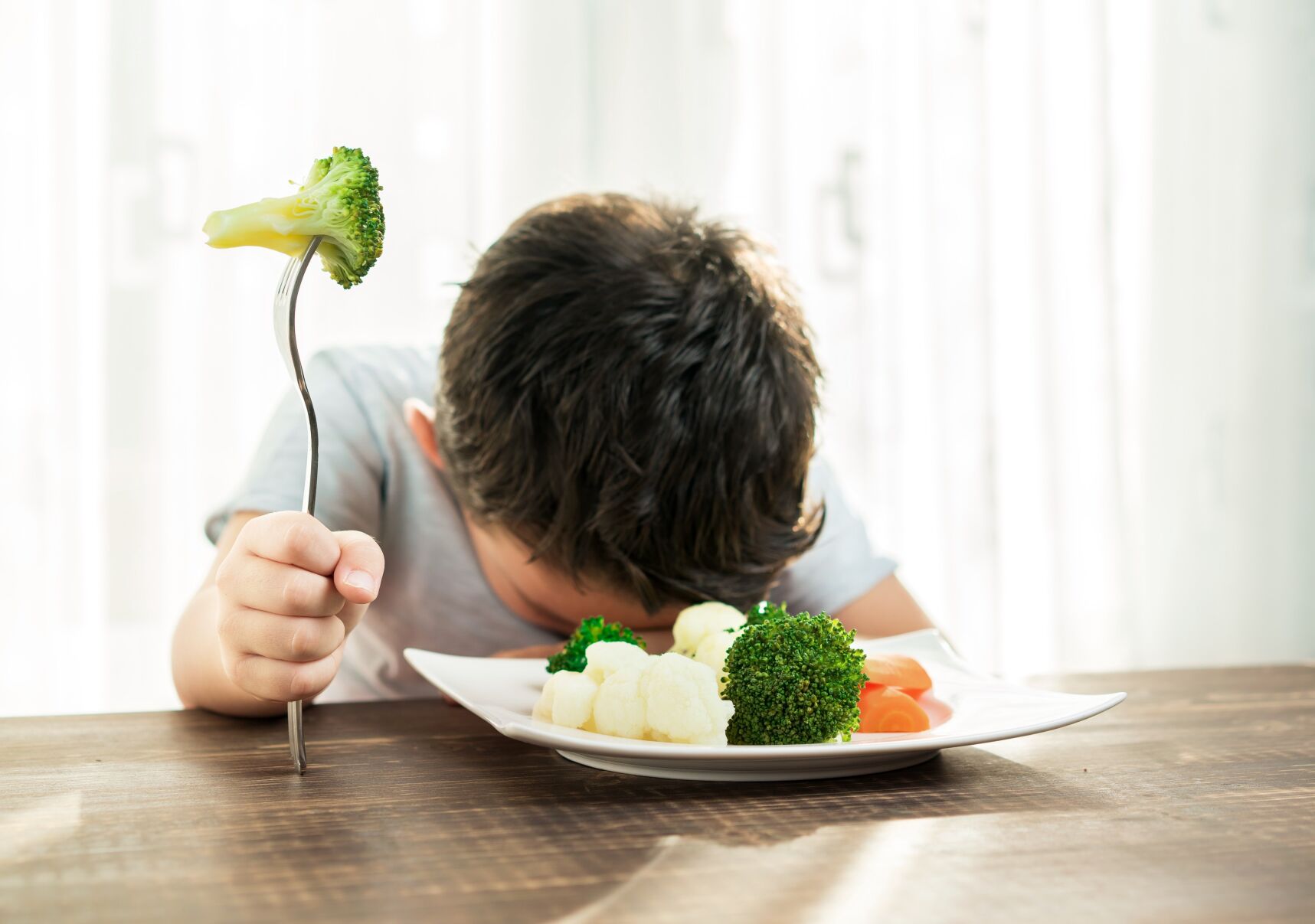 kid and veggies